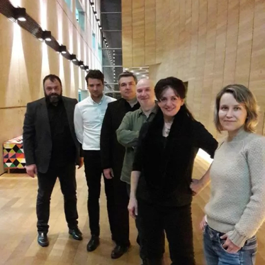 IRÉN LOVÁSZ – V4 GROOVE & VOICE BAND KUVAIT KONCERT