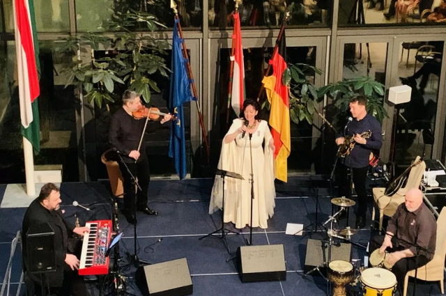 V4 KONCERT BERLINBEN!