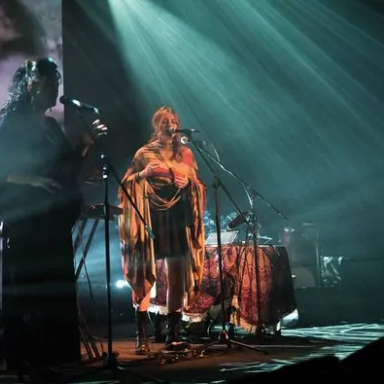 DEVA KONCERT LOVÁSZ IRÉNNEL A VÁRKERT BAZÁRBAN