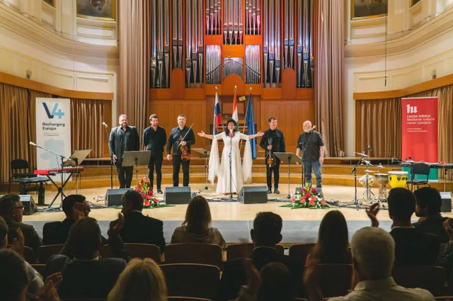 GYÖKEREK ÉS SZÁRNYAK / V4 KONCERT, LJUBLJANA