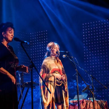 DEVA KONCERT LOVÁSZ IRÉNNEL A VÁRKERT BAZÁRBAN