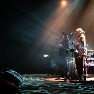 DEVA KONCERT LOVÁSZ IRÉNNEL A VÁRKERT BAZÁRBAN