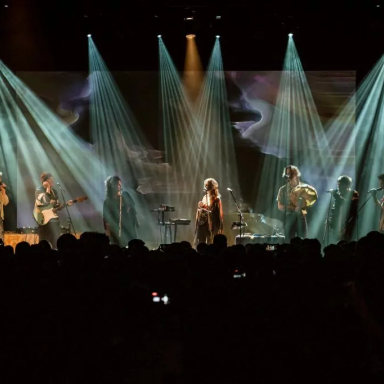 DEVA KONCERT LOVÁSZ IRÉNNEL A VÁRKERT BAZÁRBAN