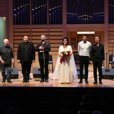 IRÉN LOVÁSZ – V4 GROOVE & VOICE BAND KUVAIT KONCERT