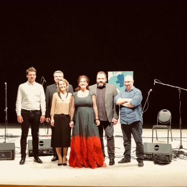 IRÉN LOVÁSZ – V4 GROOVE & VOICE BAND KUVAIT KONCERT