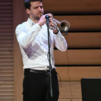 IRÉN LOVÁSZ – V4 GROOVE & VOICE BAND KUVAIT KONCERT