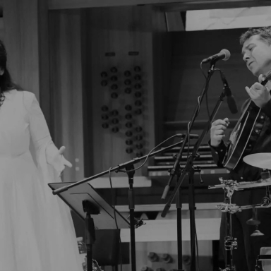 IRÉN LOVÁSZ – V4 GROOVE & VOICE BAND KUVAIT KONCERT