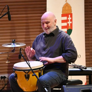 IRÉN LOVÁSZ – V4 GROOVE & VOICE BAND KUVAIT KONCERT